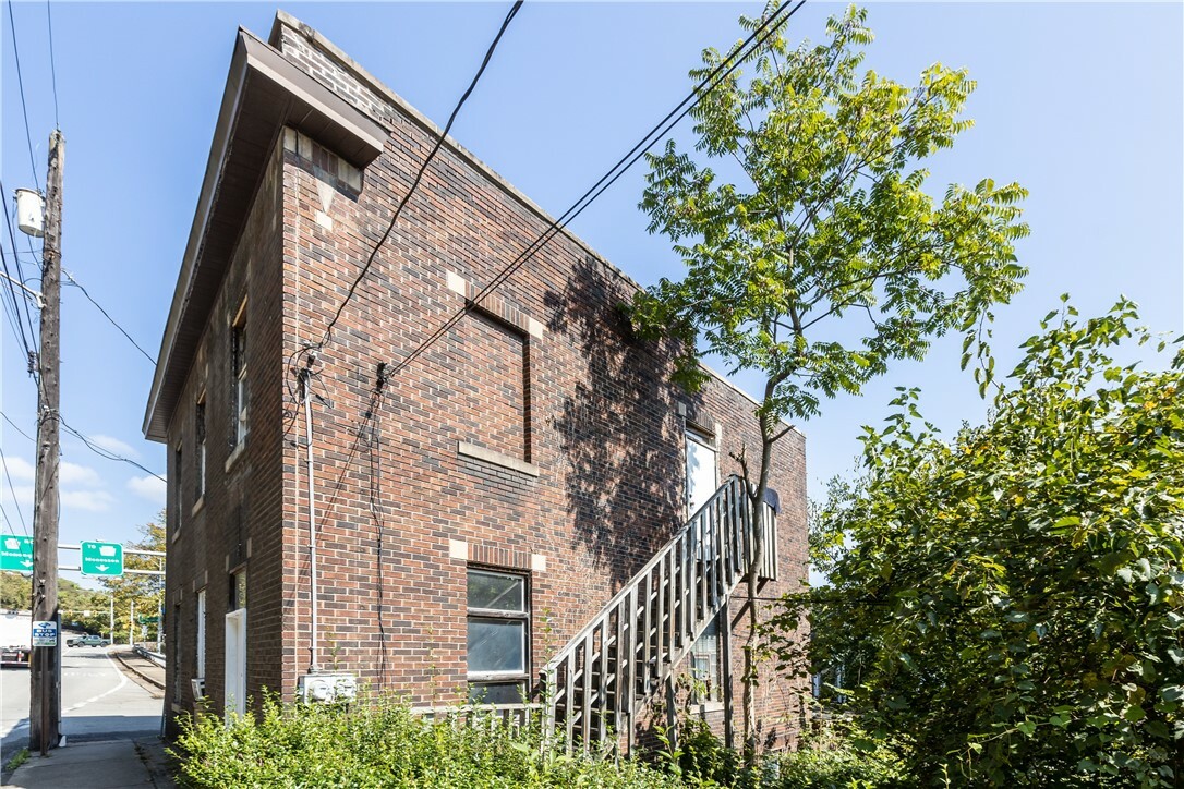 Property Photo:  502 Lincoln Ave  PA 15022 