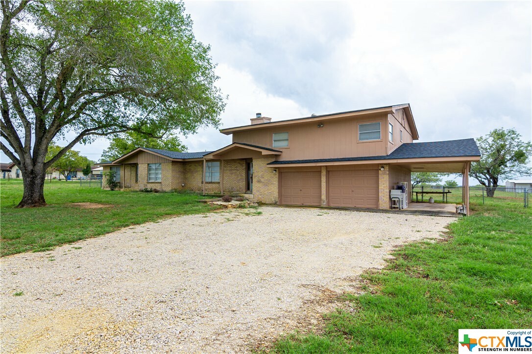 Property Photo:  315 Southwind Loop  TX 78155 