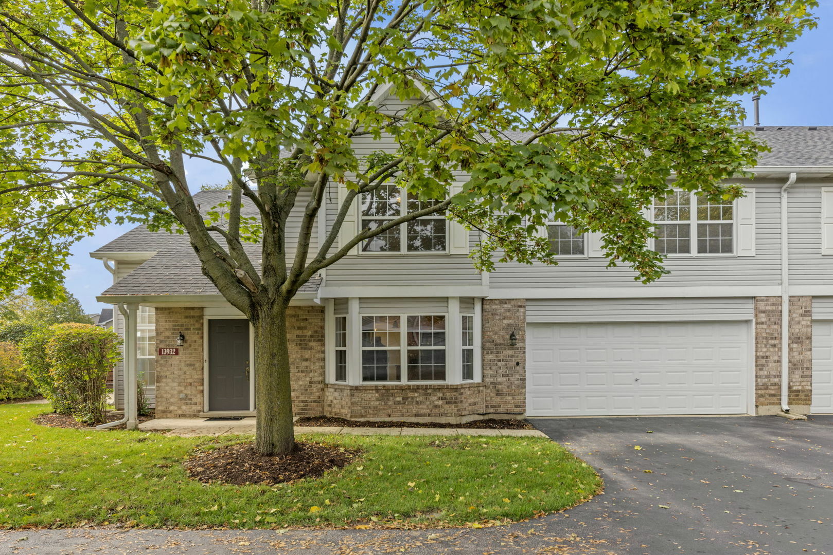 Property Photo:  13932 Cambridge Circle  IL 60544 