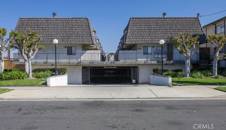 Property Photo:  14928 Halldale Avenue 2  CA 90247 