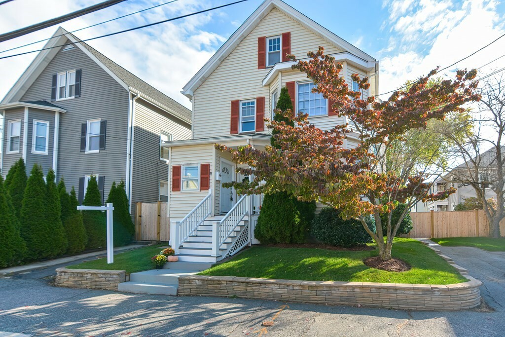 Property Photo:  354 Newton St 1  MA 02453 