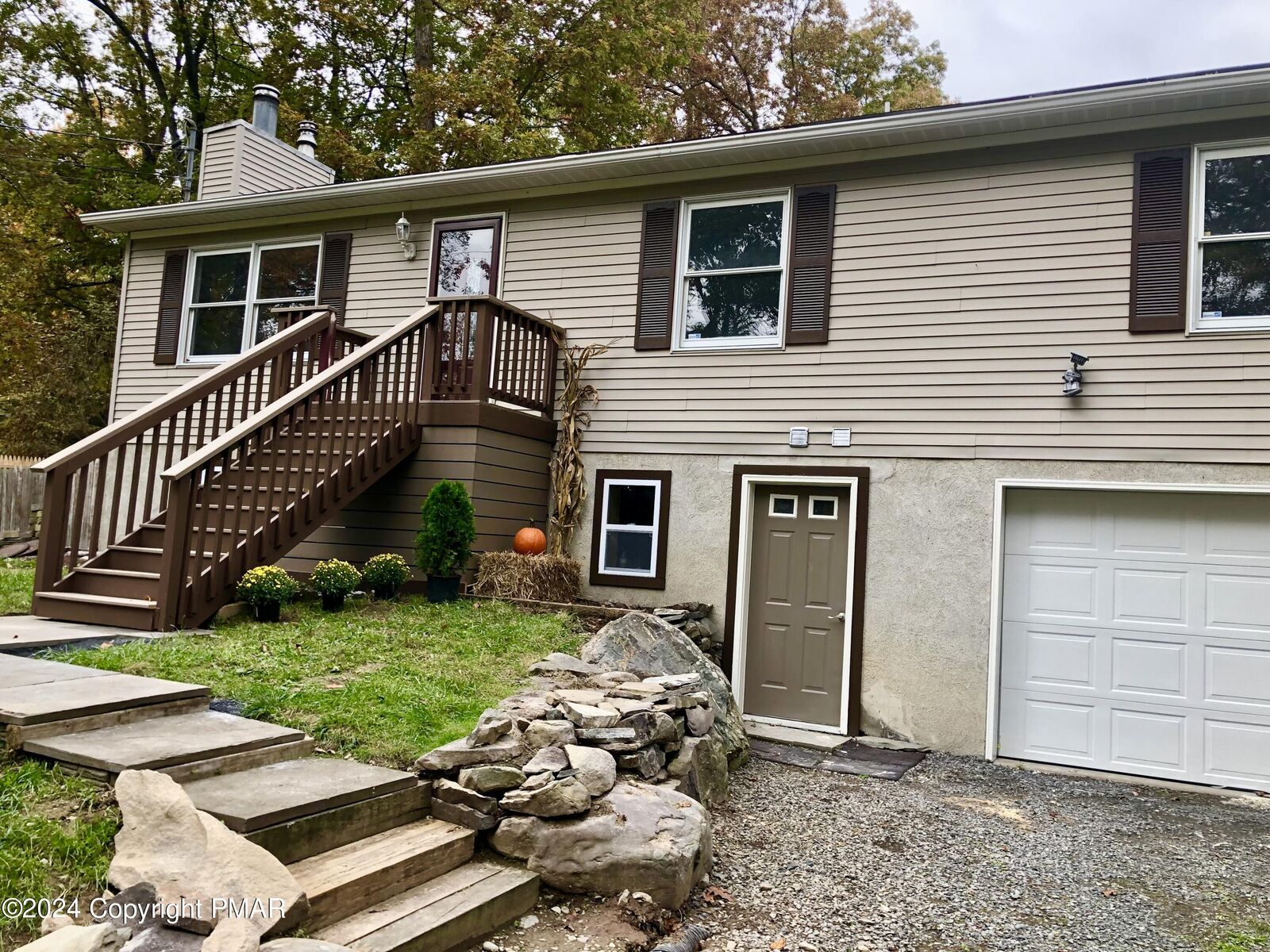 Property Photo: 1277 Lace Drive PA 18302