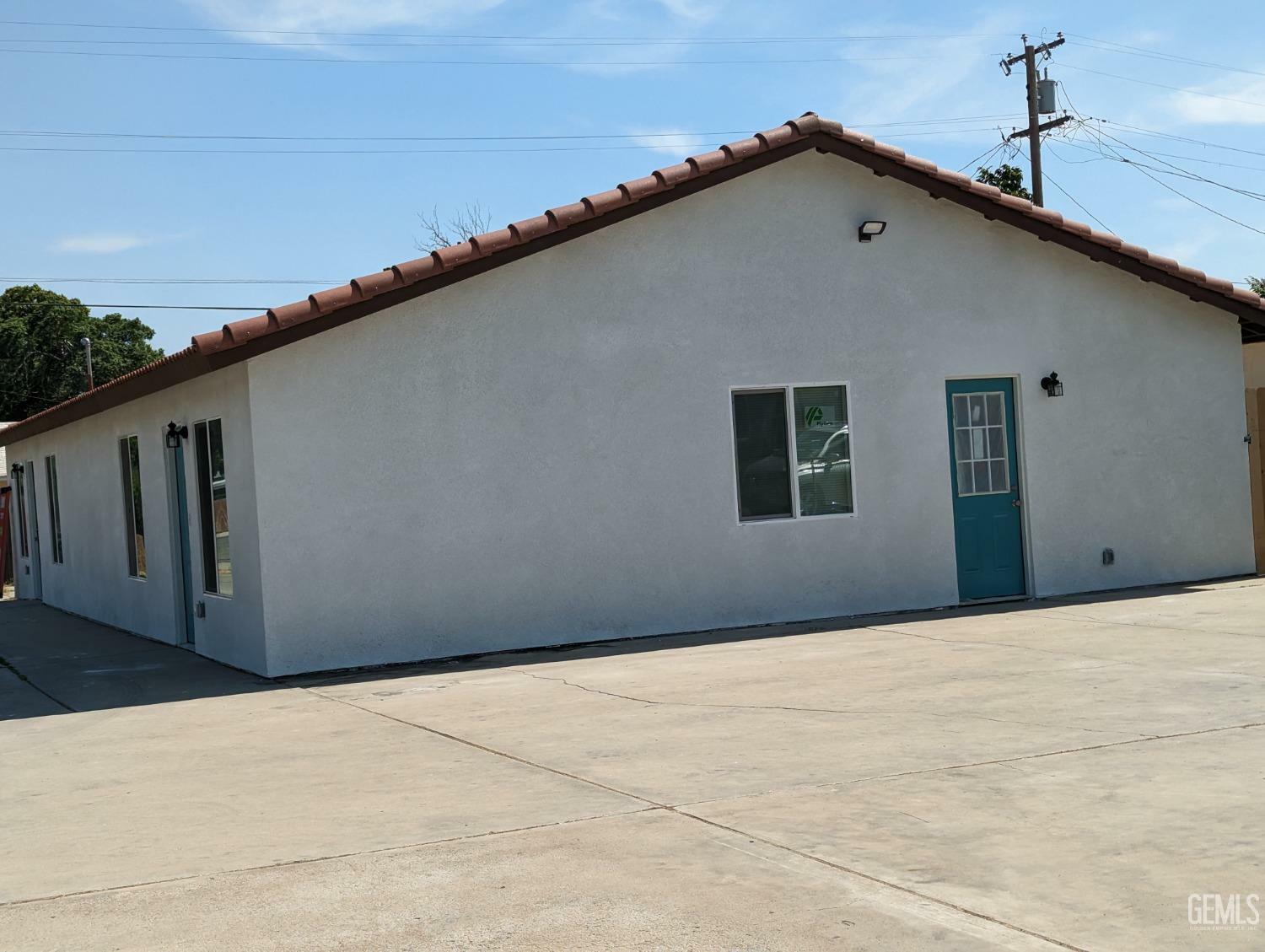 Property Photo:  1001 El Tejon Avenue  CA 93308 