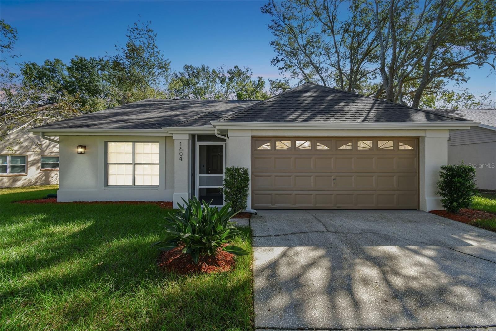 Property Photo:  1604 Cobbler Drive  FL 33559 