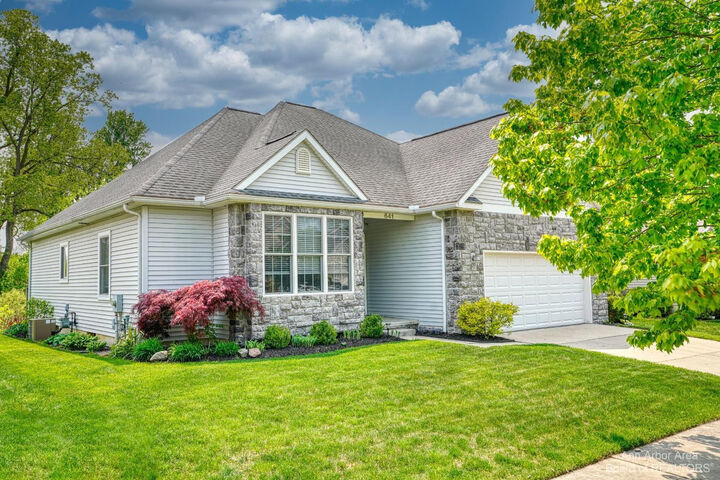 641 Creekside Court  Chelsea MI 48118 photo