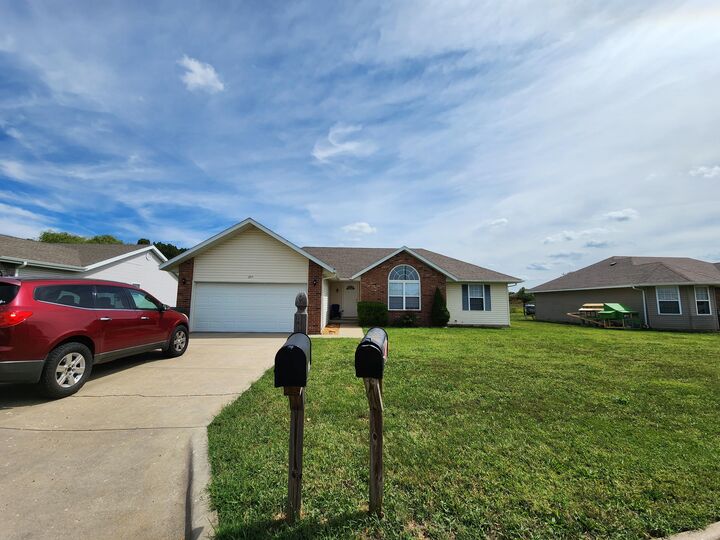 Property Photo: 1213 Woodland MO 65708