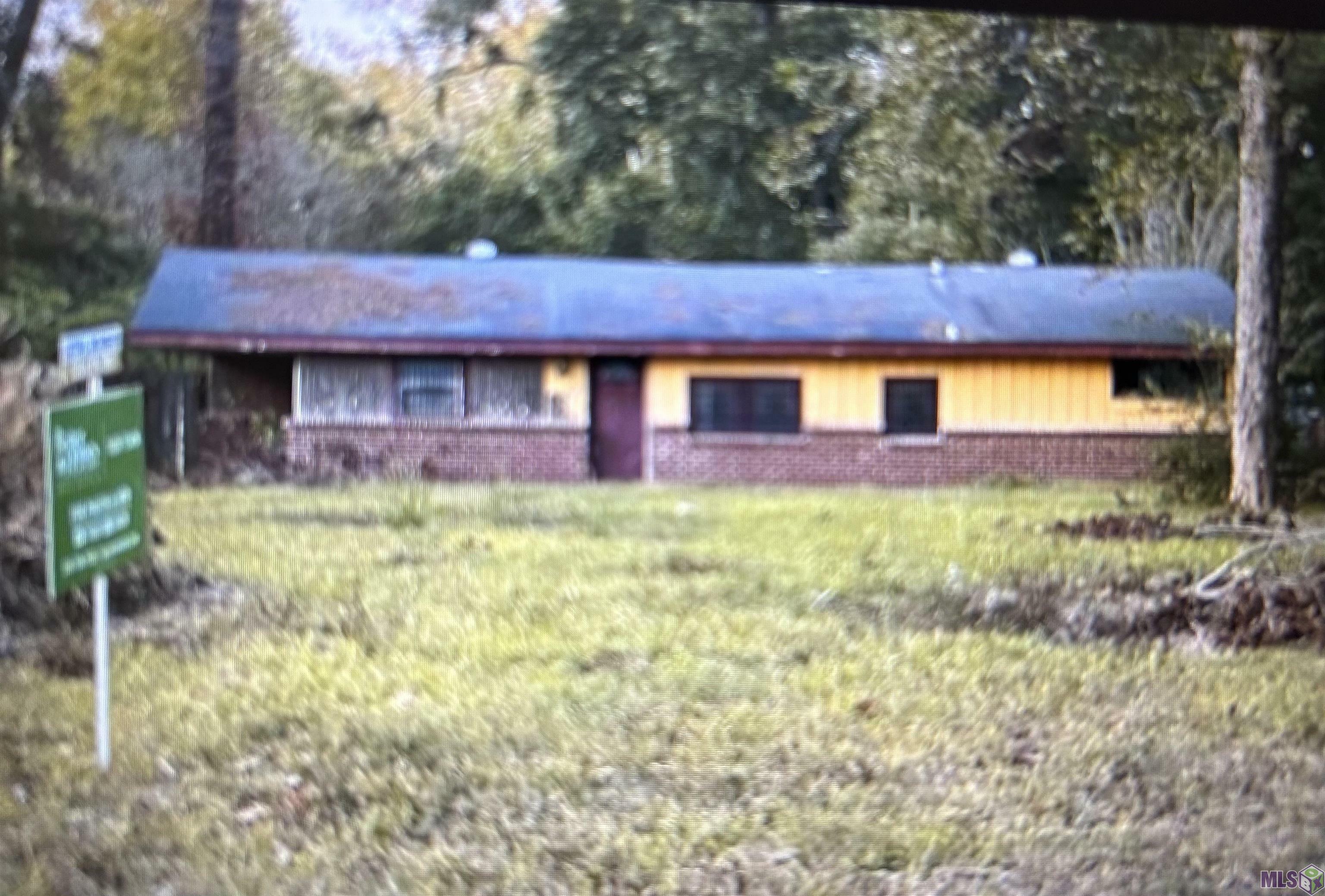 Property Photo: 7925 Oakview Dr LA 70814