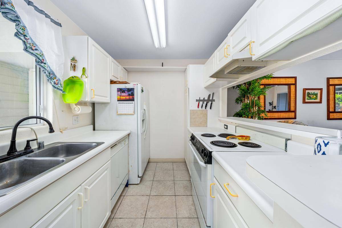 Property Photo:  75-6081 Alii Dr L103  HI 96740 