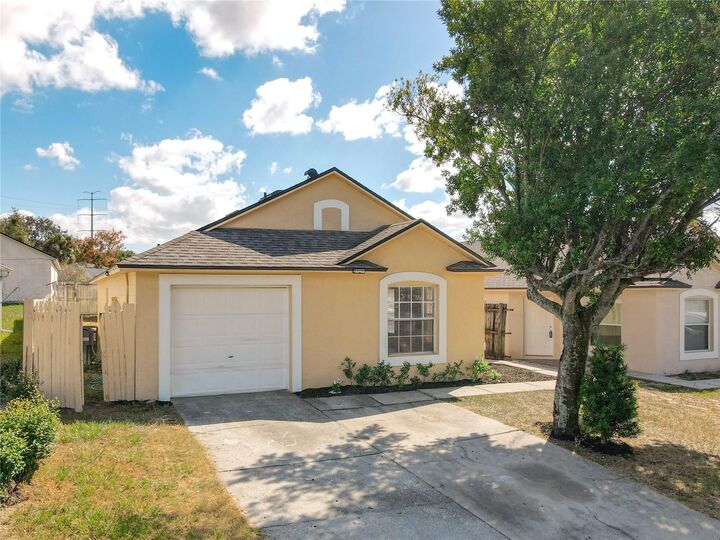 Property Photo:  5636 Silver Spruce Drive  FL 32808
