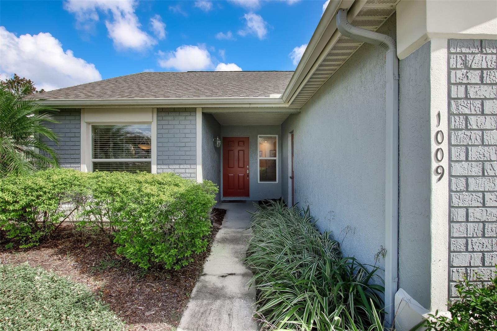 Property Photo: 1009 Horton Court FL 32765