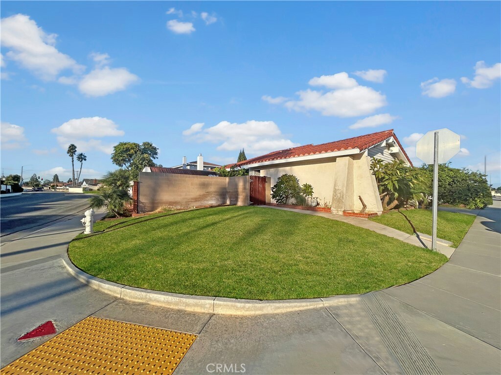 Property Photo:  10651 La Bahia Avenue  CA 92708 