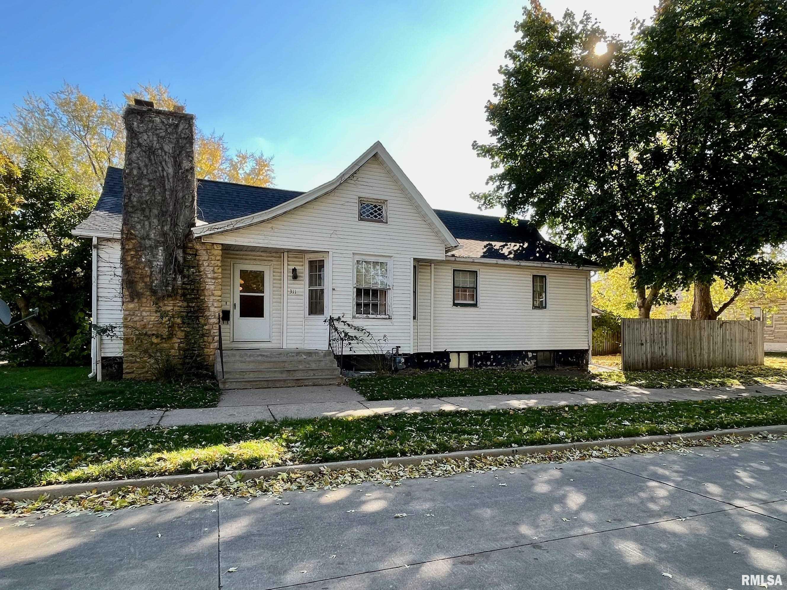 Property Photo:  311 N 5th Street  IA 52732 