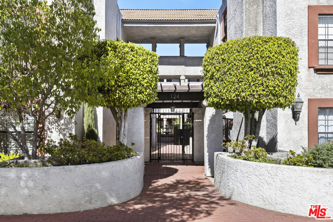 Property Photo:  124   Monterey Rd 310  CA 91030 