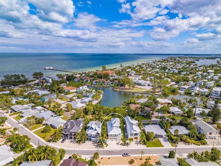 Property Photo:  142 Crescent Drive  FL 34216 