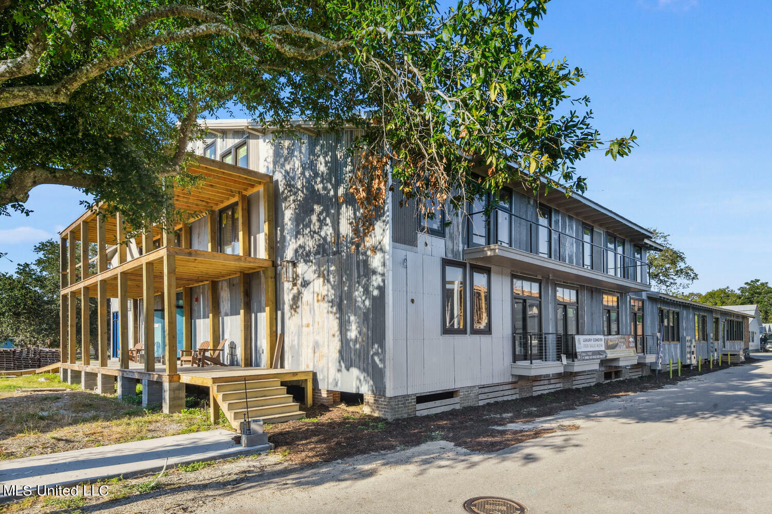 Property Photo:  301 S Toulme Street  MS 39520 