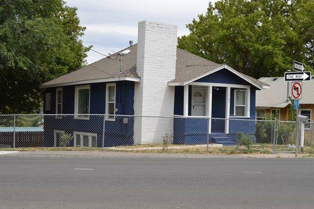 Property Photo:  749 N 9th Street  OR 97601 