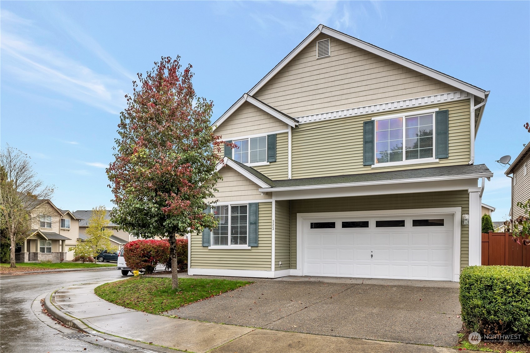 Property Photo:  323 Lynnwood Avenue SE  WA 98056 