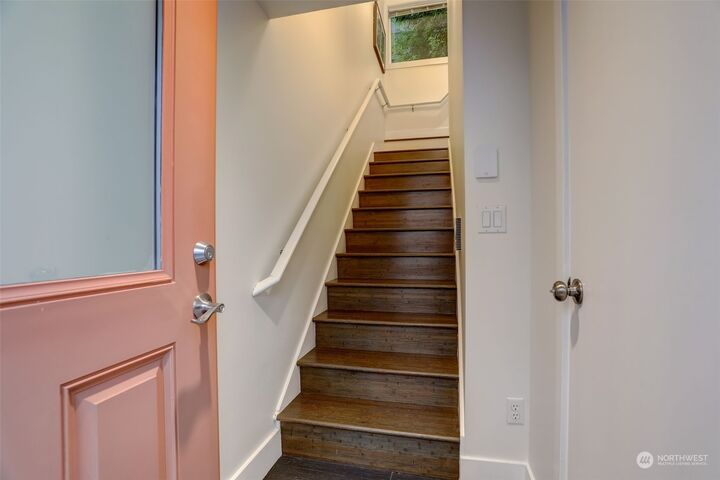 Property Photo: 1704 Dexter Avenue N B WA 98109