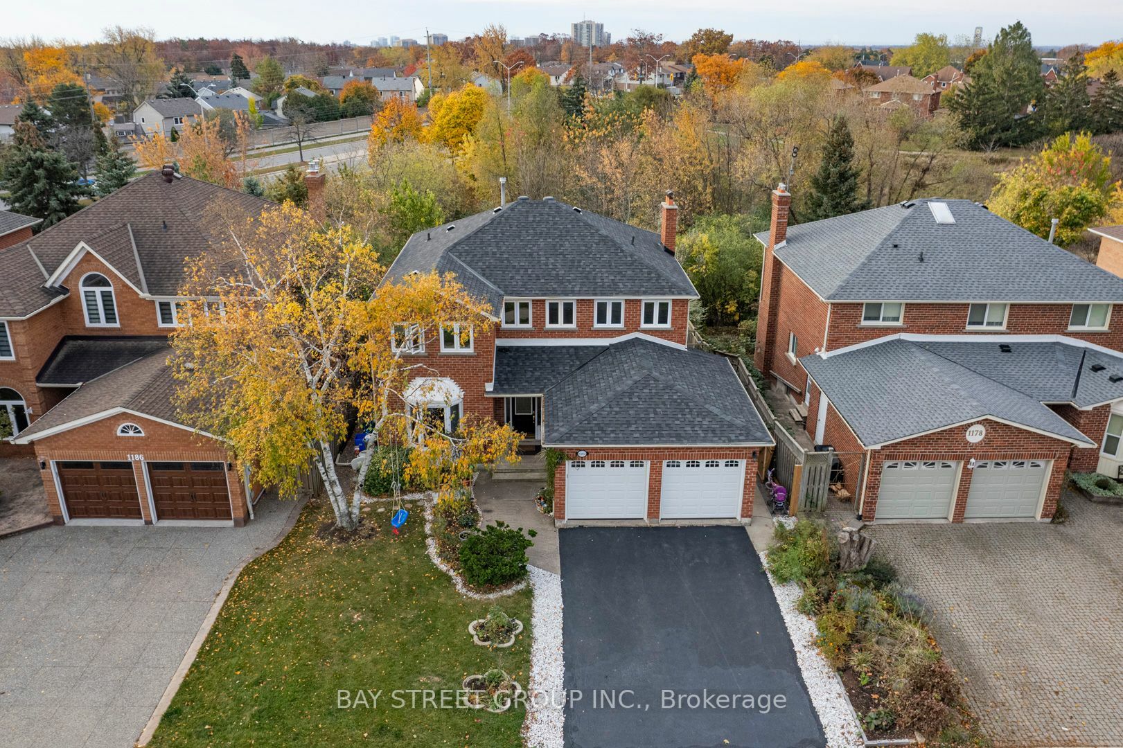 Property Photo: 1182 Creekside Dr ON L6H4Y9