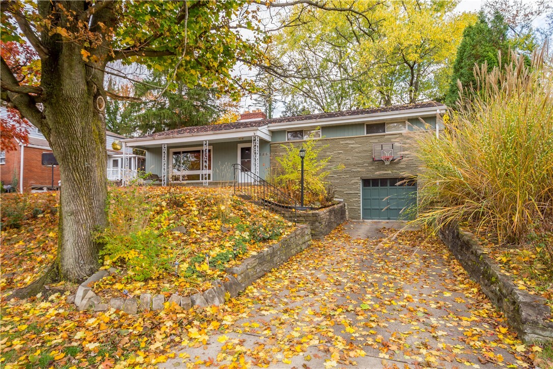 Property Photo: 1285 Lakemont Drive PA 15243