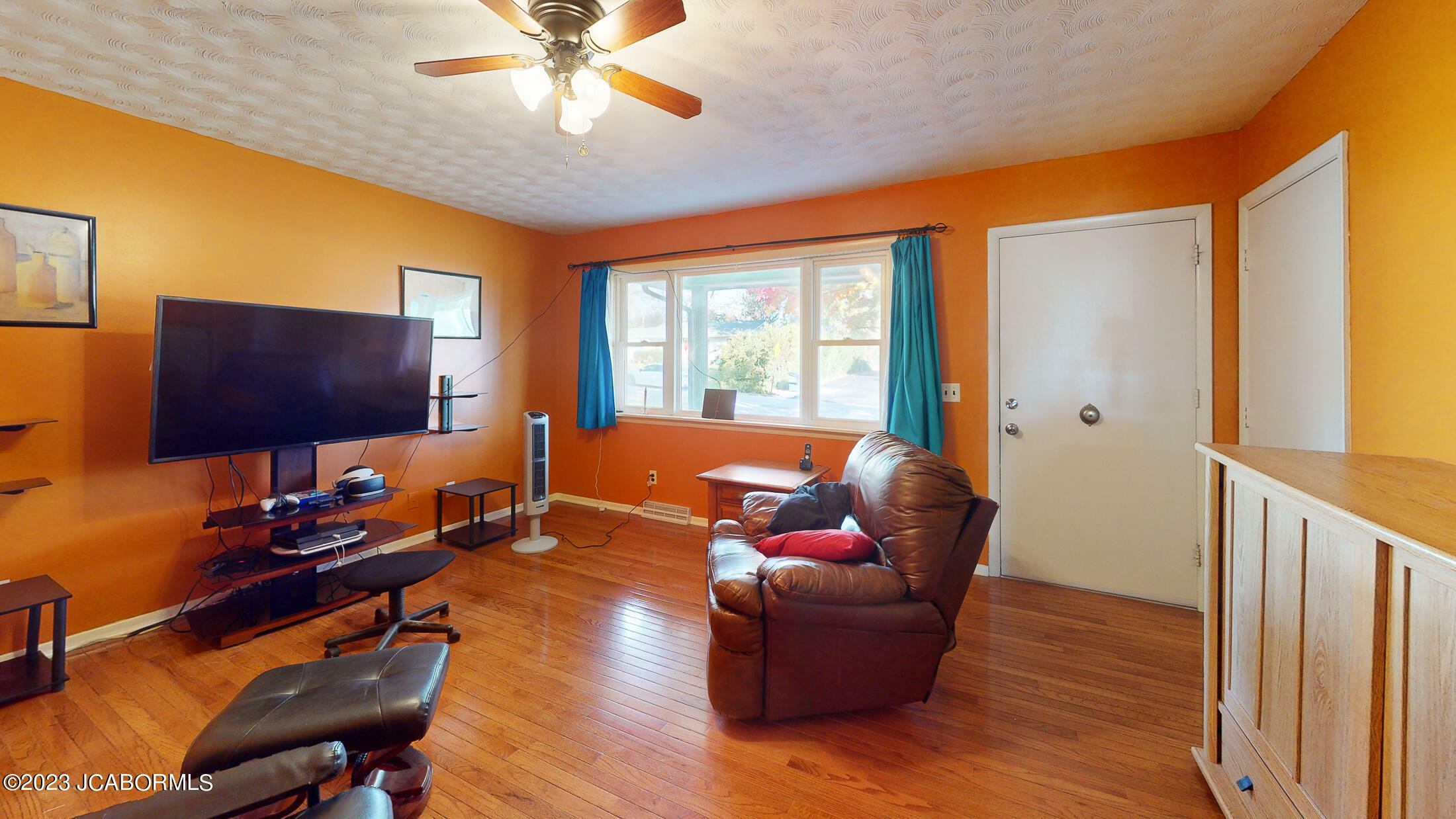 Property Photo: 206 Glover Street MO 65251