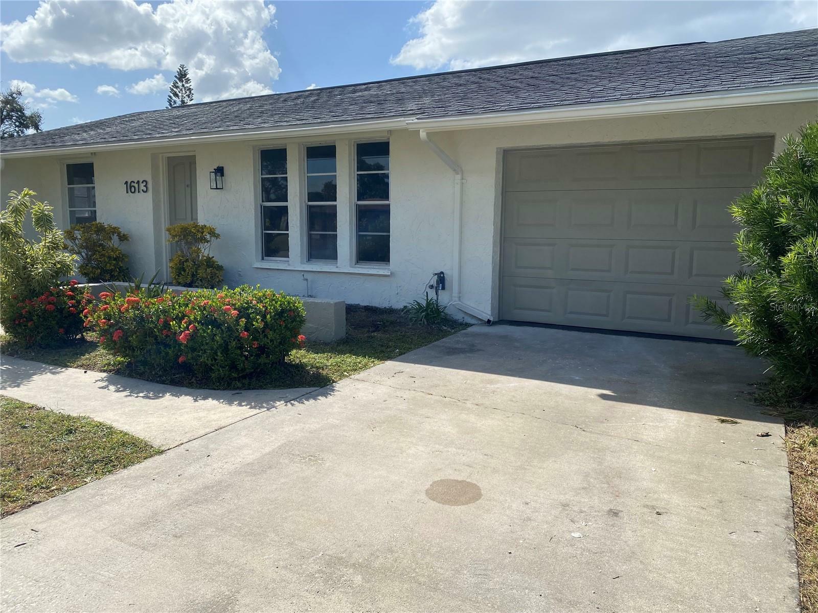Property Photo: 1613 Abscott Street FL 33952