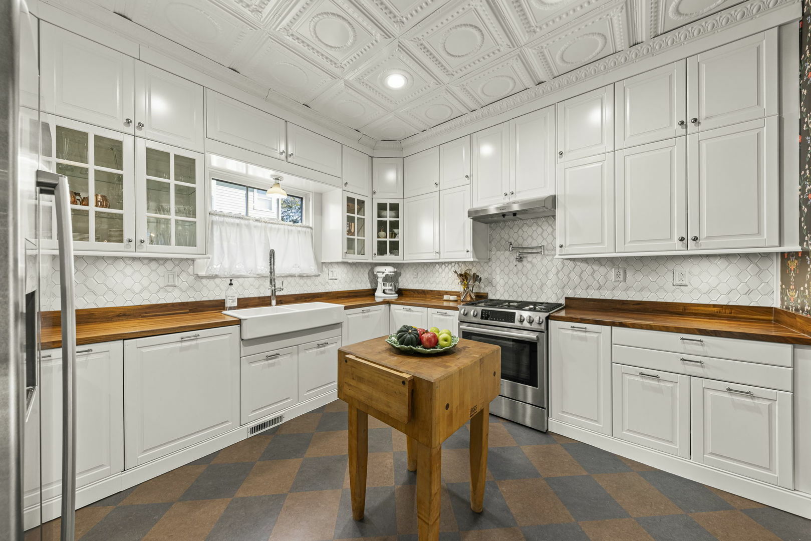Property Photo: 116 N Columbia Street IL 60540