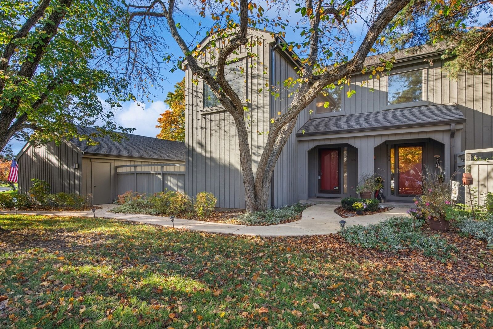 Property Photo:  186 Shoreline Road  IL 60010 