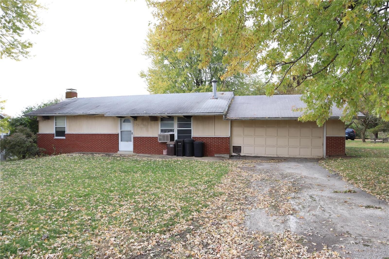 Home for sale in Brighton 16423 Pine Hurst, Brighton, IL 62012