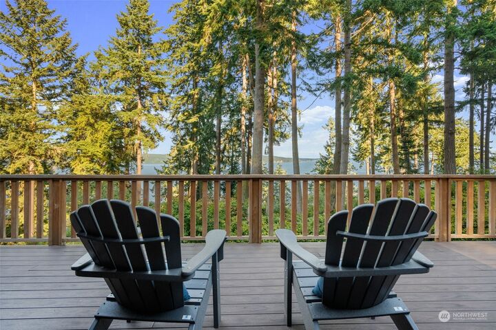 Property Photo:  2011 North Bluff Road  WA 98239 