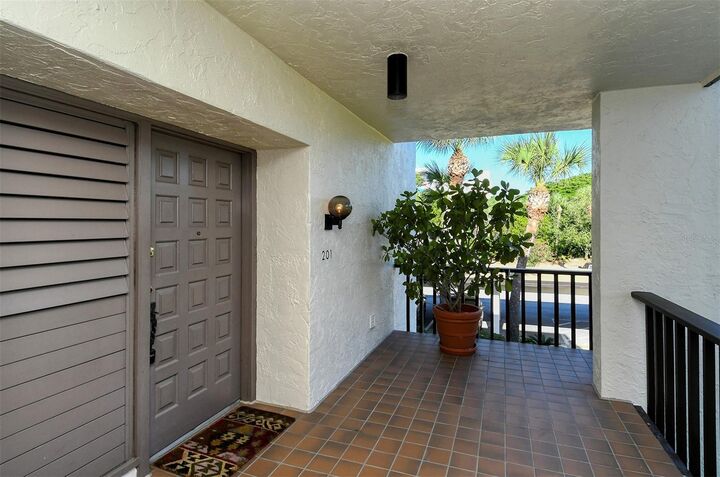 Property Photo:  2055 Gulf Of Mexico Drive G2-201  FL 34228 