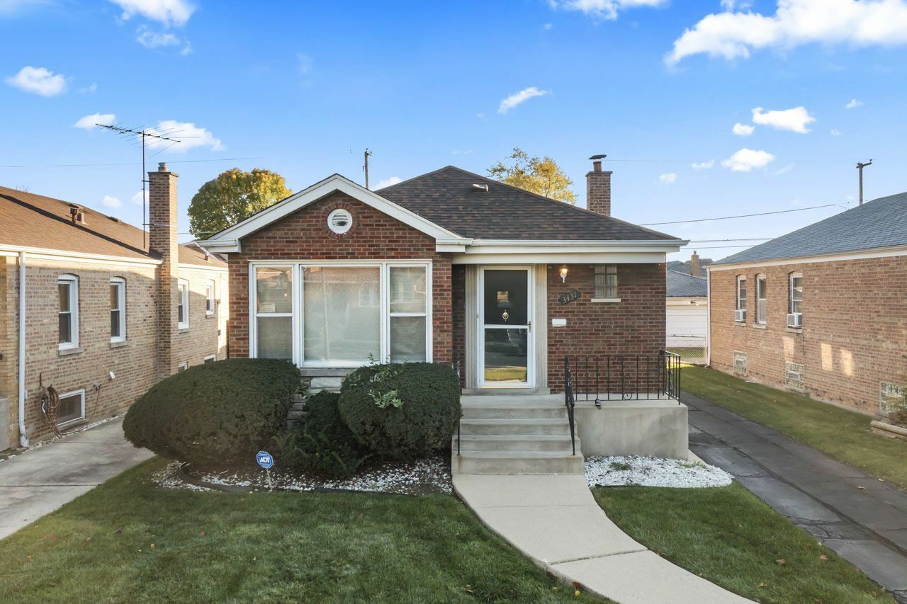 Property Photo:  3431 W 84th Place  IL 60652 