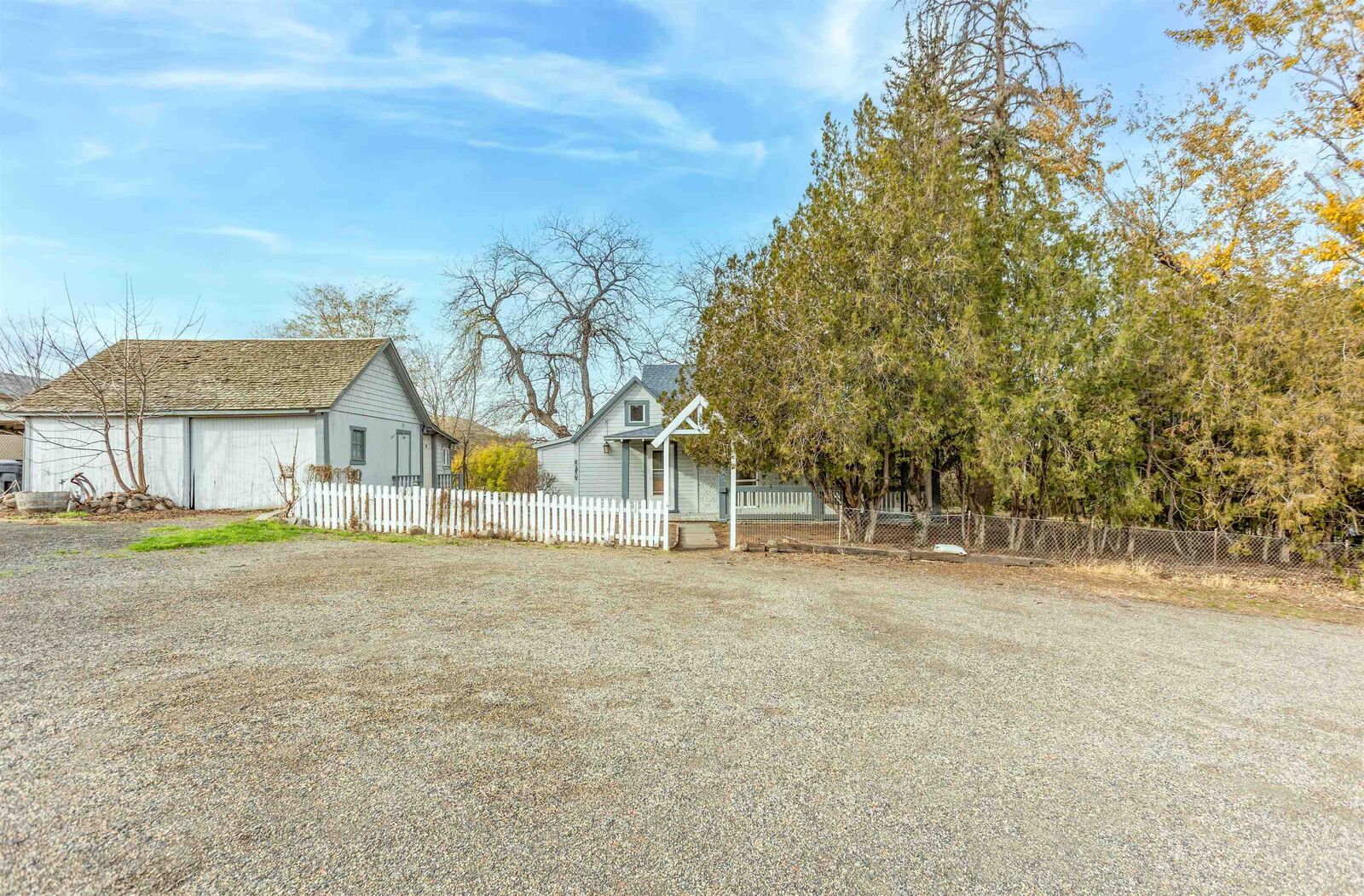 Property Photo: 1101 Brown St WA 99350