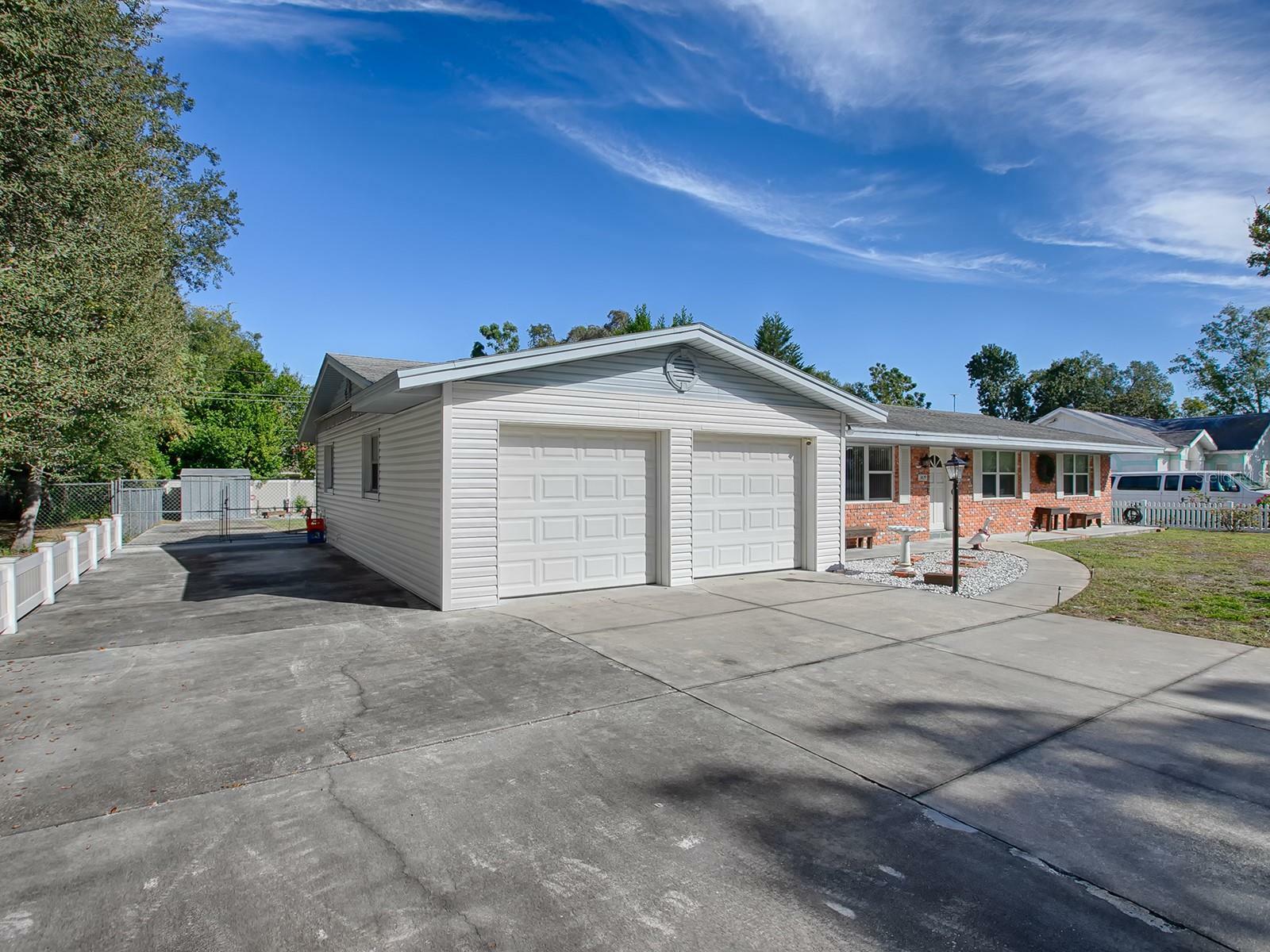 Property Photo:  3419 Gleaves Court  FL 32703 