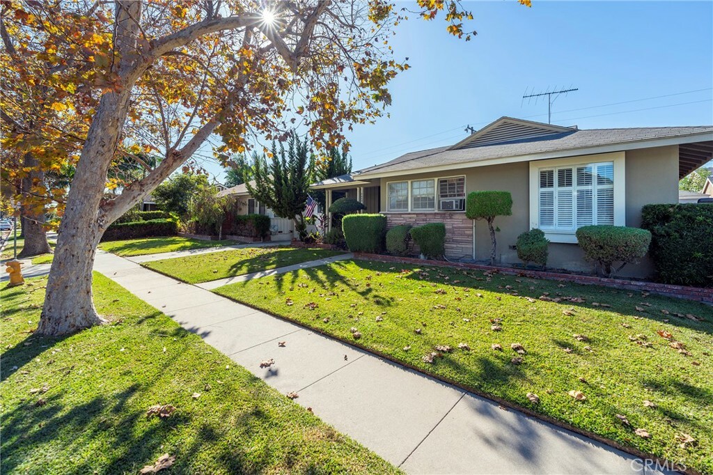 Property Photo:  2659 Nipomo Avenue  CA 90815 