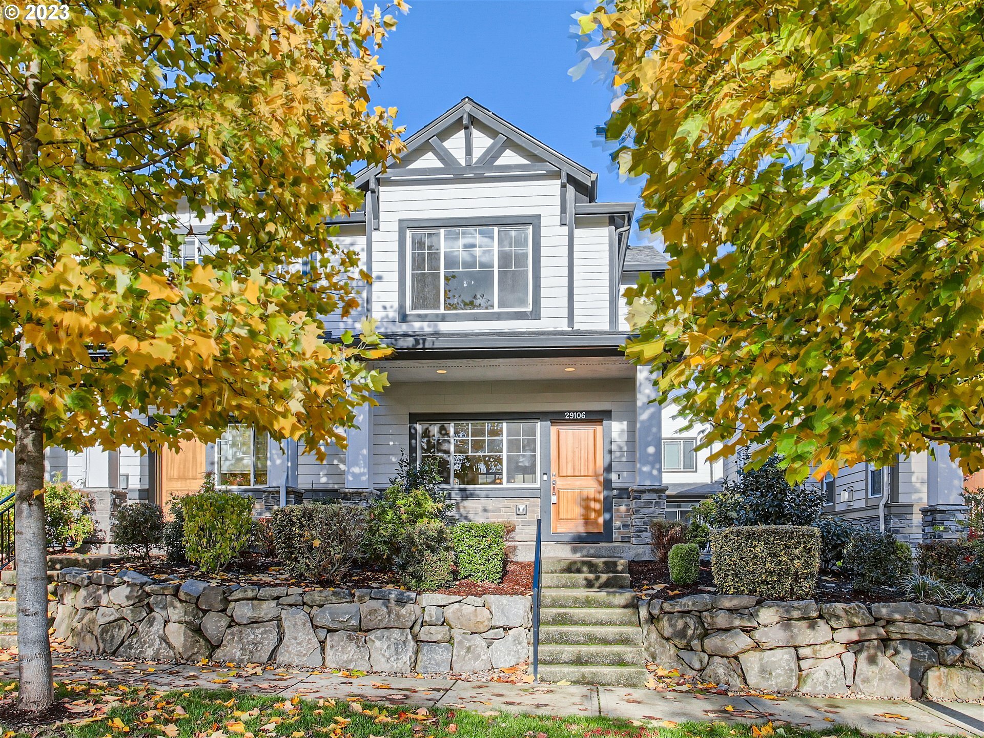 Property Photo: 29106 SW Costa Cir W OR 97070