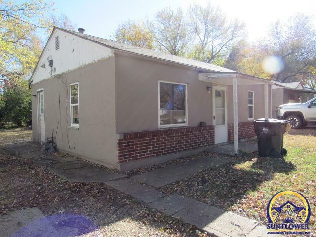 Property Photo:  1816 SW Green Acres Ave  KS 66604 