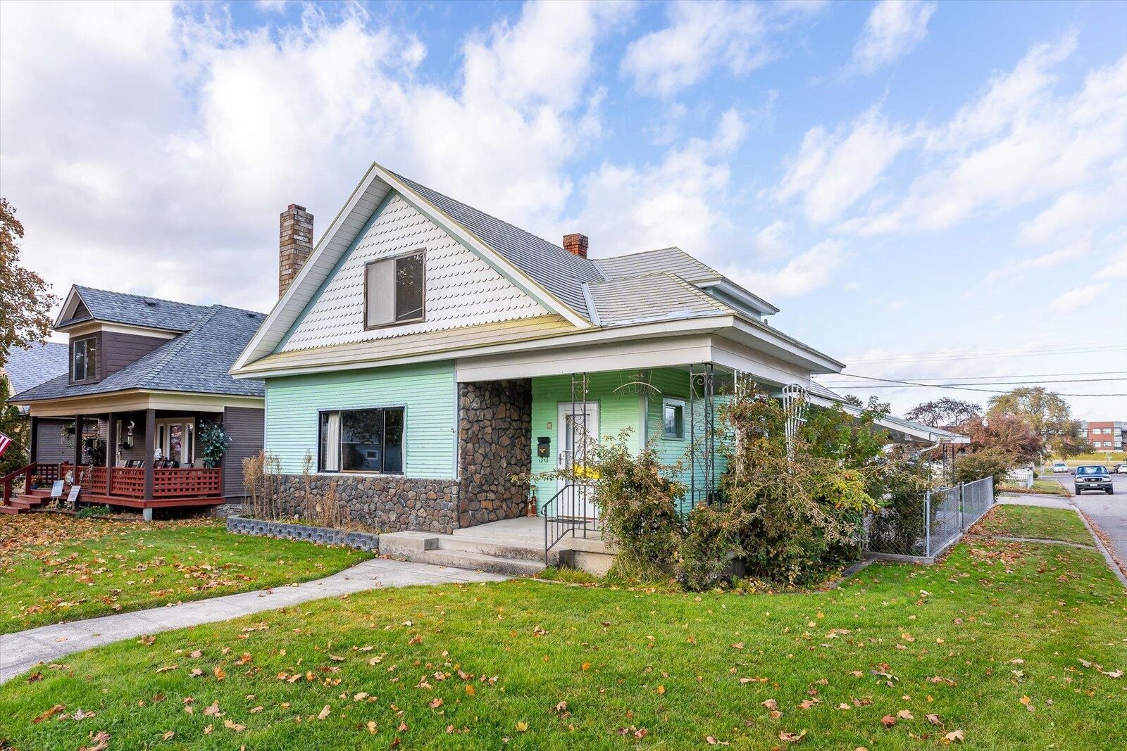 Property Photo:  1231 E Carlisle Ave  WA 99207 