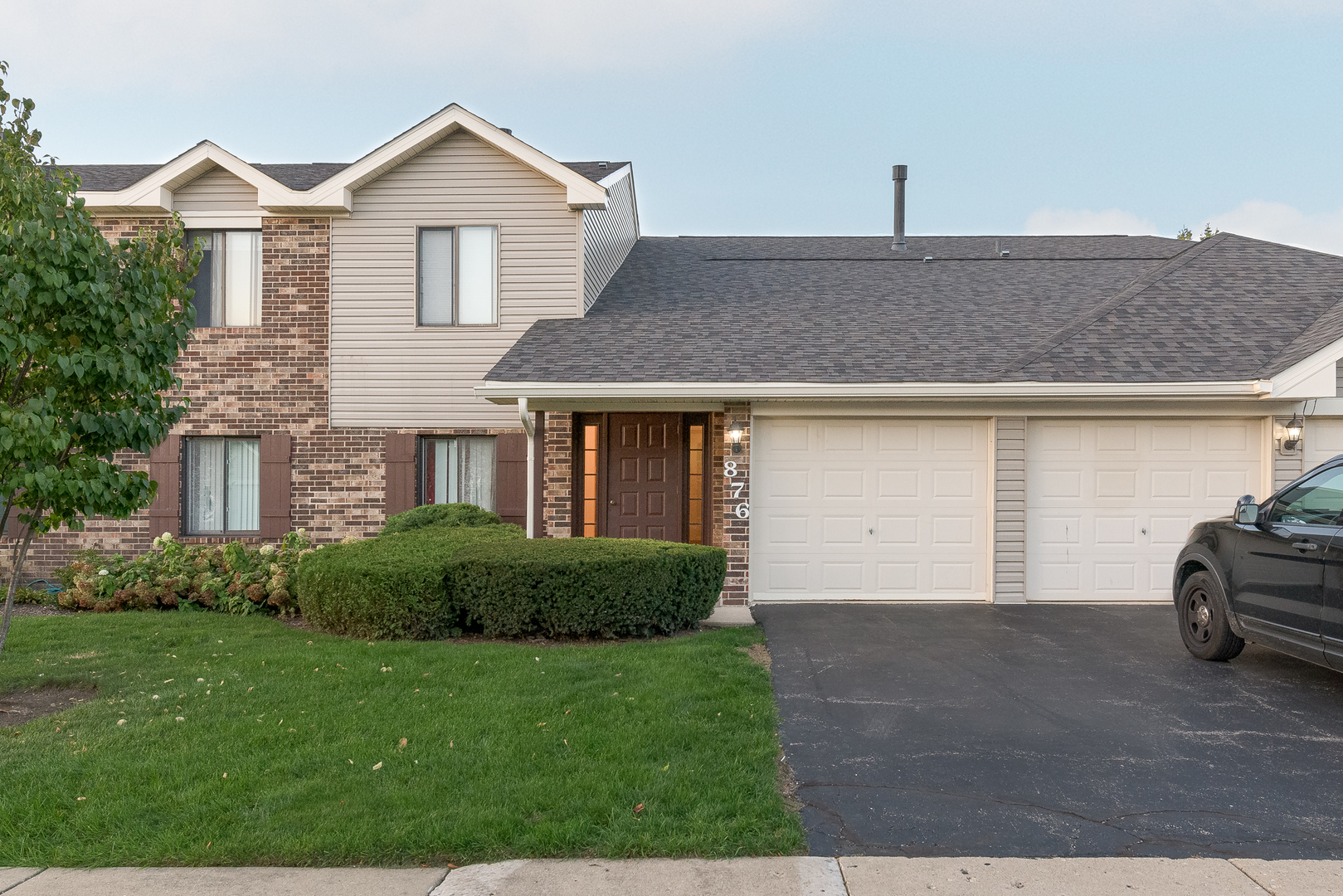 Property Photo:  876 Cross Creek Drive 2A  IL 60172 