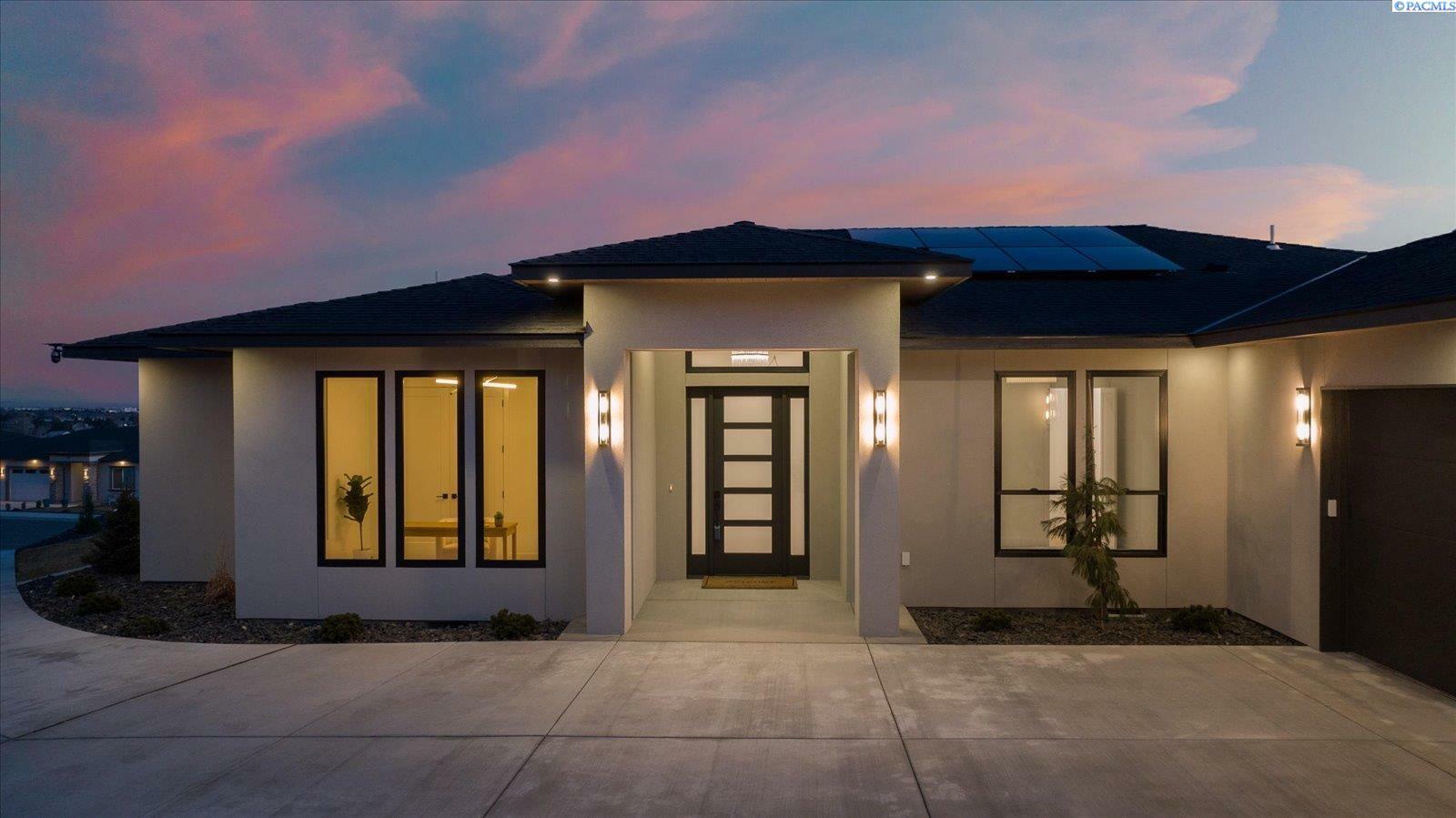 Property Photo: 5217 S Quincy Pl WA 99337