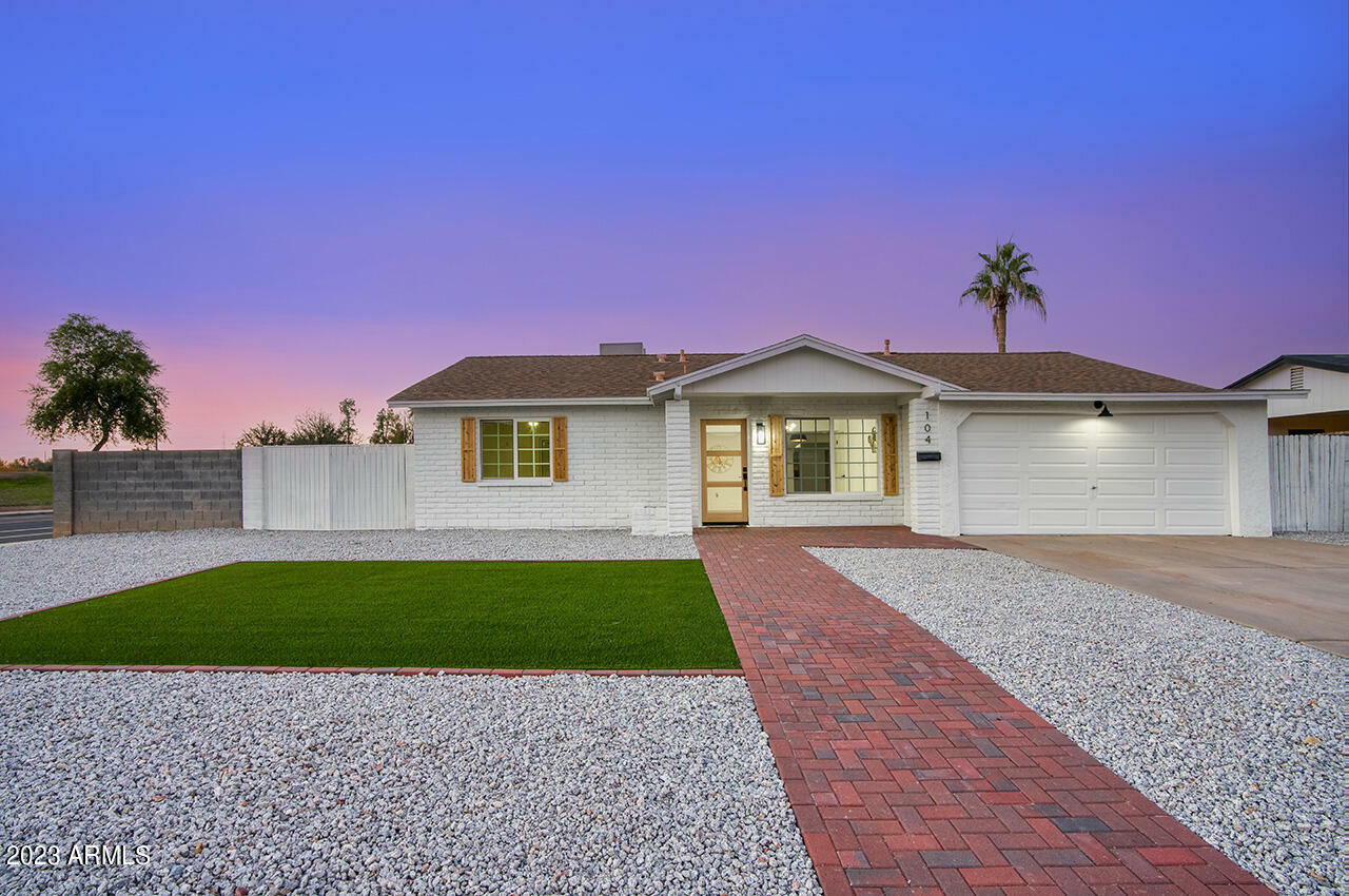 Property Photo:  104 E Oxford Drive  AZ 85283 