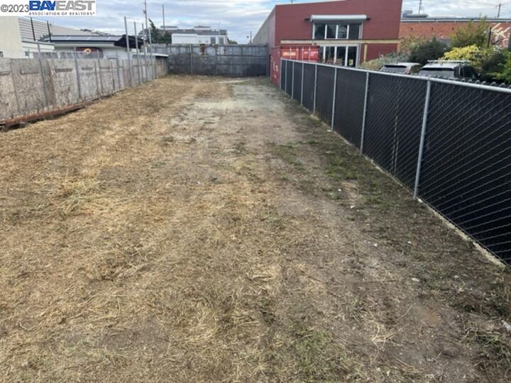 Property Photo: Magnolia St CA 94608