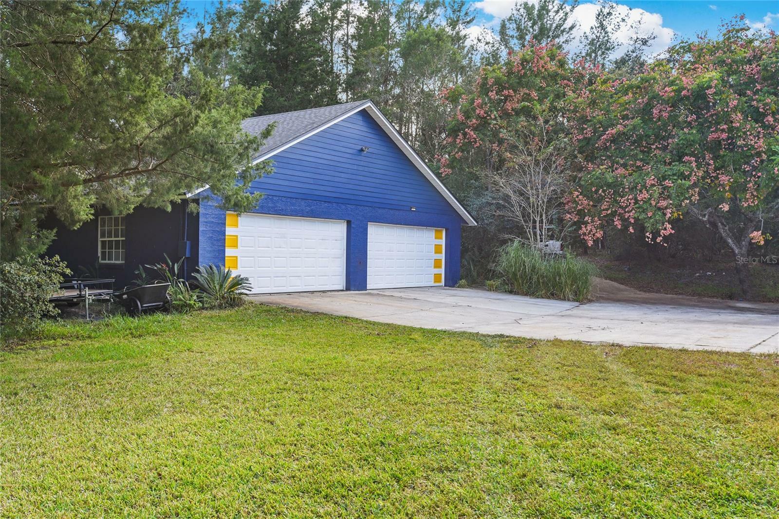 Property Photo: 612 Valley Stream Drive FL 32732