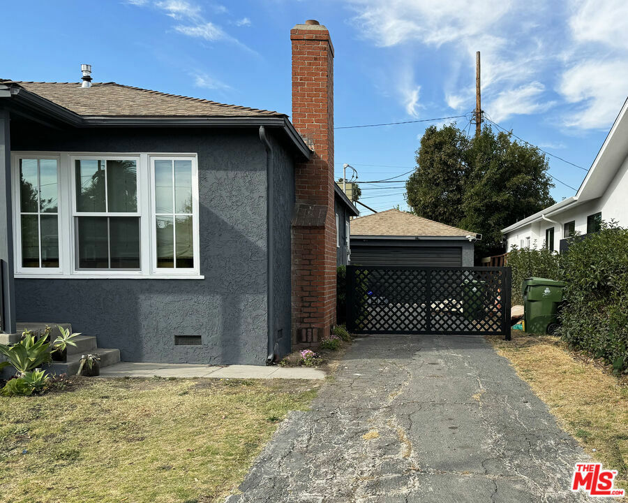 Property Photo:  11869 Weir Street  CA 90230 