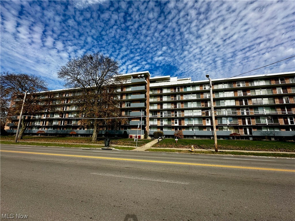 Property Photo: 2331 E Market Street 411 OH 44312