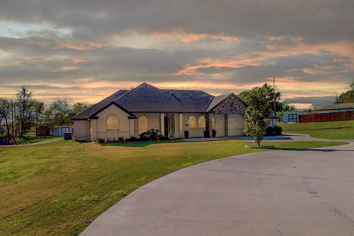 10325 Bluebonnet Circle  Fort Worth TX 76126 photo