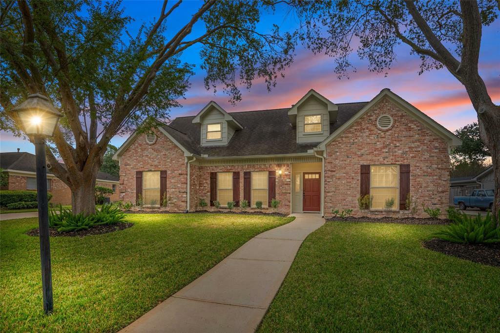 Property Photo:  2511 W Pebble Beach Drive  TX 77459 