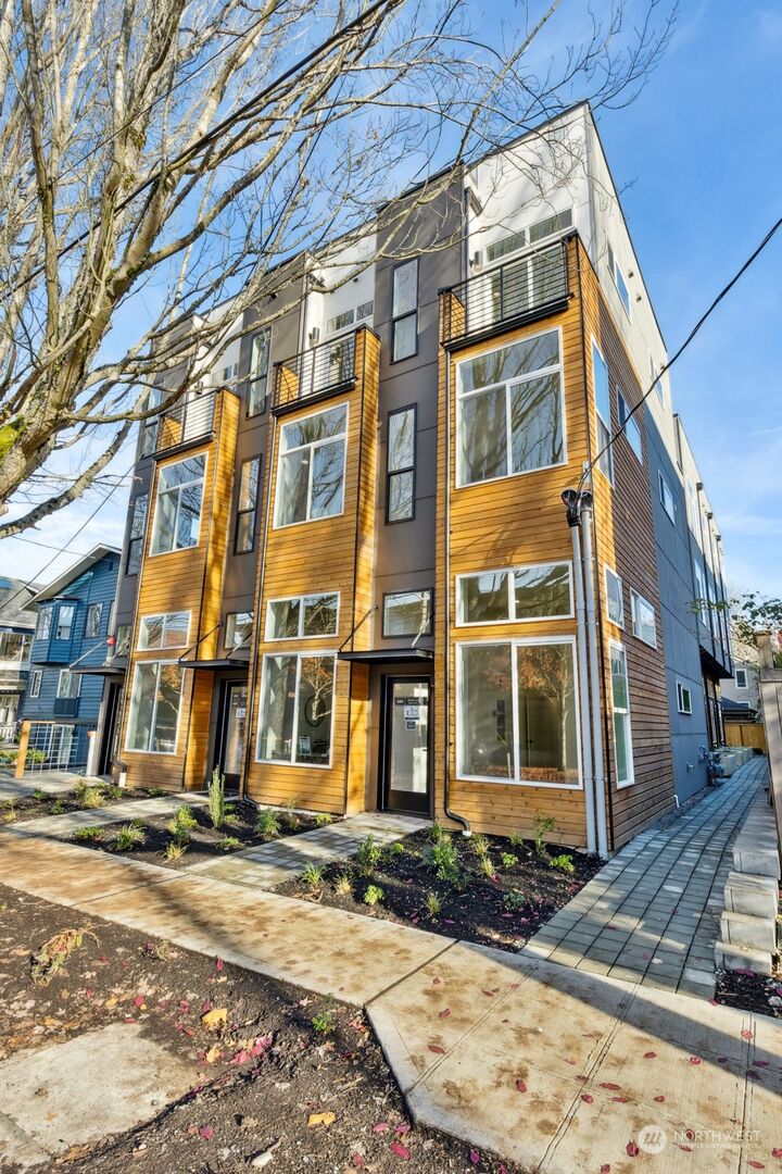 House for sale in Seattle 1110 33rd Avenue A, Seattle, WA 98122