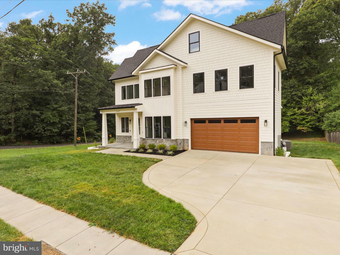 Property Photo:  300 John Marshall Drive NE  VA 22180 