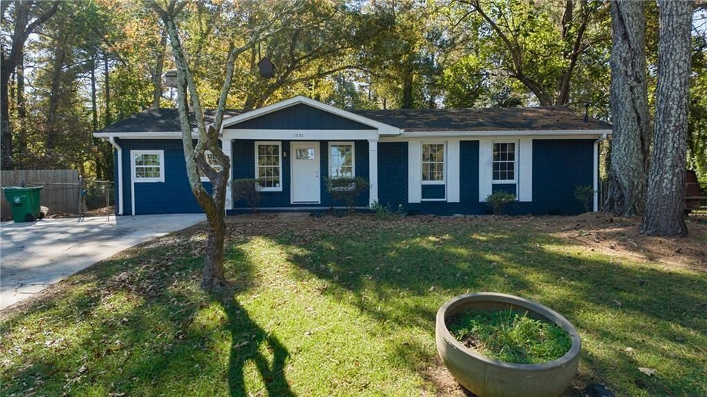 Property Photo:  1551 Pine Glen Circle  GA 30035 